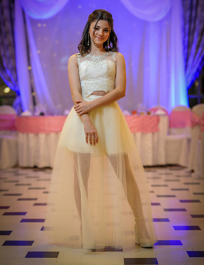 vestido de quince cortos con capa larga