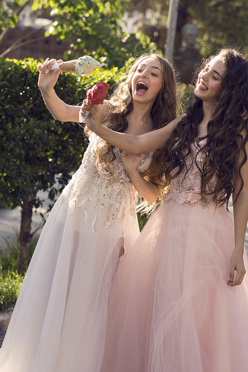 modelo con vestidos de quince